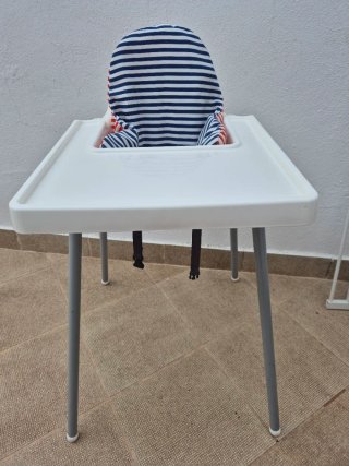 Trona Ikea con mesa y cojín