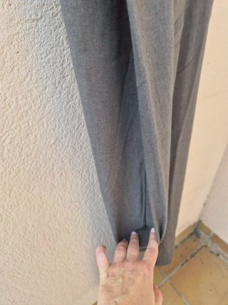 Vestido gris con hombreras