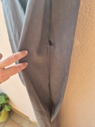 Vestido gris con hombreras