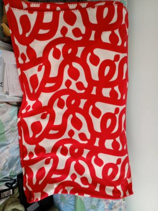 Manta IKEA roja y blanca
