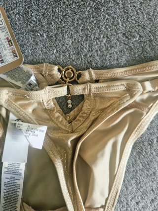 Conjunto lencería beige y dorado
