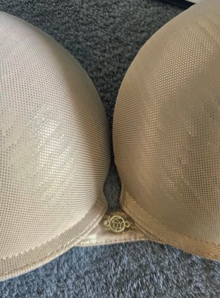 Conjunto lencería beige y dorado