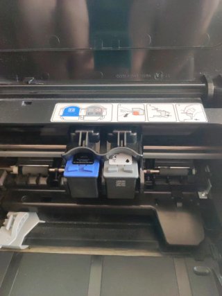 Impresora HP Deskjet D2460 + tinta negra recarga