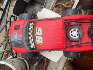 Coche Ford Raptor rojo
