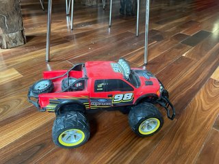 Coche Ford Raptor rojo
