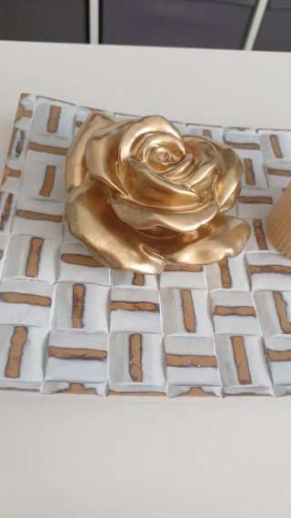 Rosa dorada decorativa