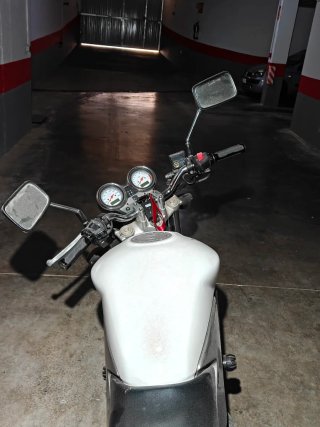 Honda VTR 250 Naked Blanca y Negra