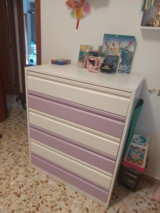Cómoda 6 cajones blanca y morada