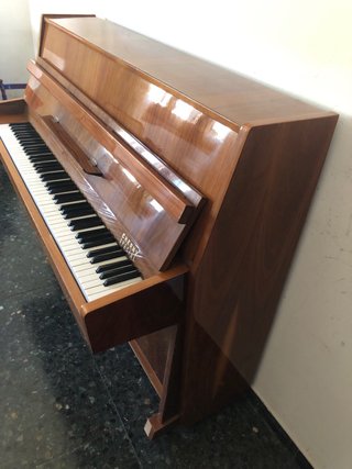 Piano de pared Cherny