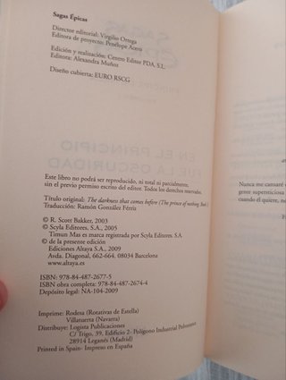 En el principio fue la oscuridad (R. Scott Bakker)