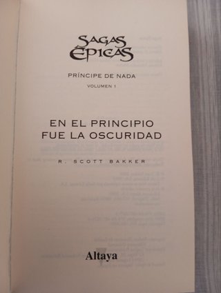 En el principio fue la oscuridad (R. Scott Bakker)