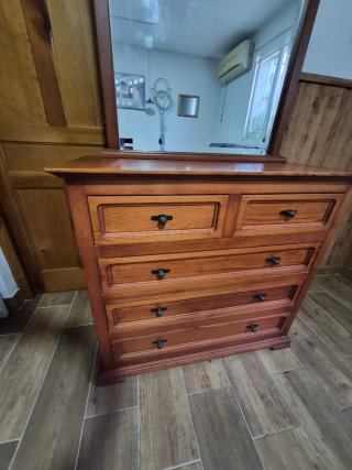 Mueble tocador con espejo de madera