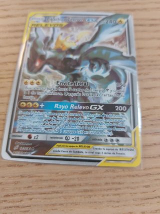 Carta Pokémon Pikachu y Zekrom GX 240 PS Relevos