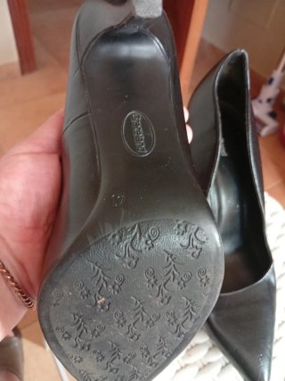 Zapatos de tacón negros para mujer