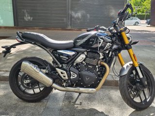 Triumph Speed 400cc Negra/Dorada 2026