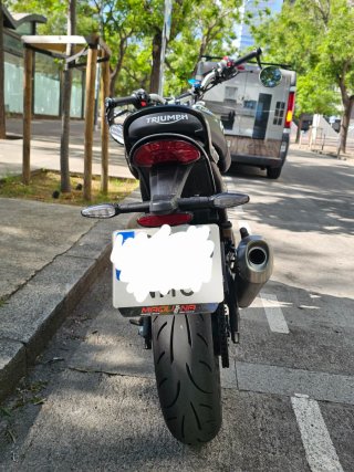 Triumph Speed 400cc Negra/Dorada 2026