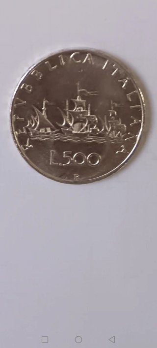 Moneda antigua con retrato de mujer
