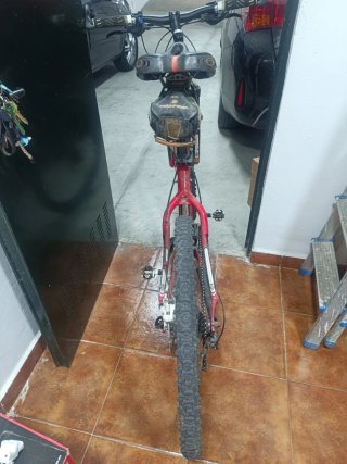 Bicicleta de Montaña Roja