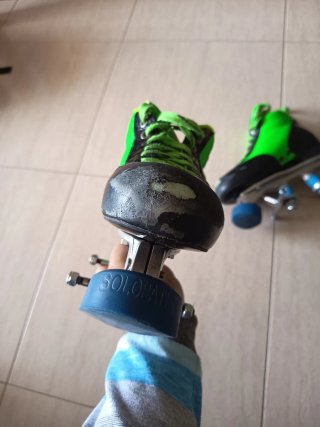 Botas Hockey Patines Verdes y Negras
