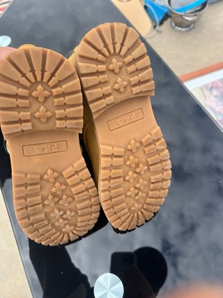 Botas Fila Beige y Negras