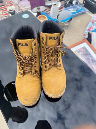 Botas Fila Beige y Negras