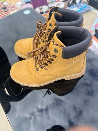 Botas Fila Beige y Negras