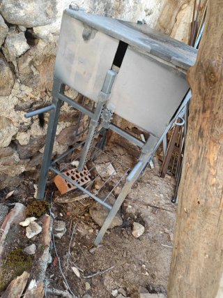 Barbacoa/parrilla hierro antigua