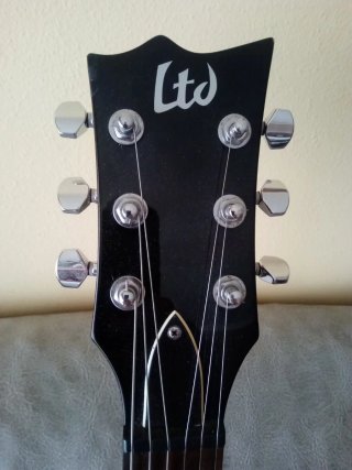 Guitarra LTD Viper 50 Roja