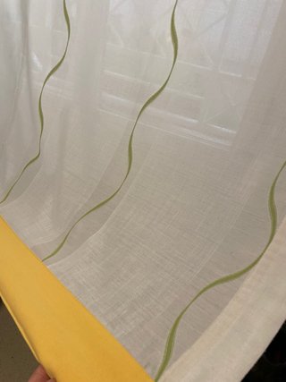 Estor dormitorio beige con ondas verdes