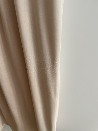 Vestido Vince Camuto Beige con Detalles Dorados Ta
