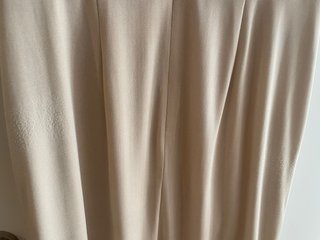 Vestido Vince Camuto Beige con Detalles Dorados Ta