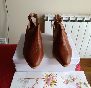 Botines tacón camel destalonados T.39