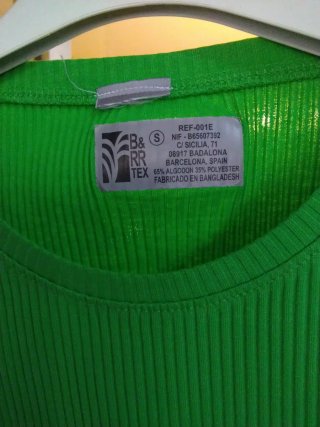 Camiseta verde con volantes