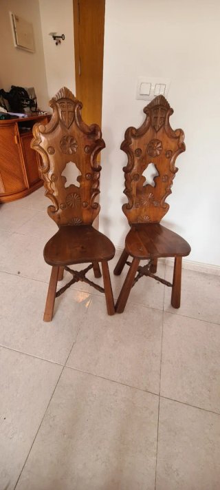 2 Sillas de Madera Talladas a Mano