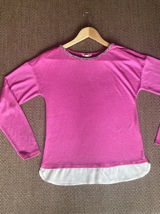 Jersey rosa con detalles cuello