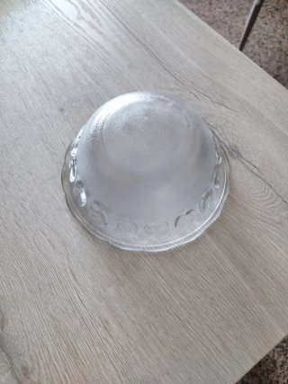 Ciotola in vetro trasparente