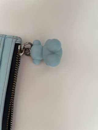 Cartera Tous azul con charm de oso