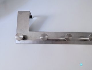 Perchero metálico de pared