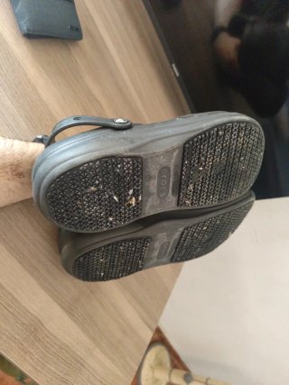 Crocs grises