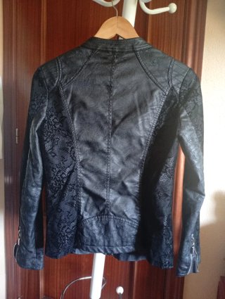 Chaqueta negra con encaje