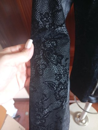 Chaqueta negra con encaje