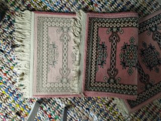 2 alfombras pequeñas con flecos 83x43 de lana