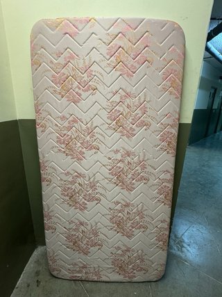Base tapizada con patas