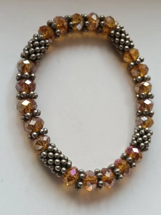 Bracciale elegante con perle arancioni e argento