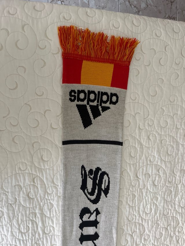 Bufanda Adidas Real Madrid Negociable