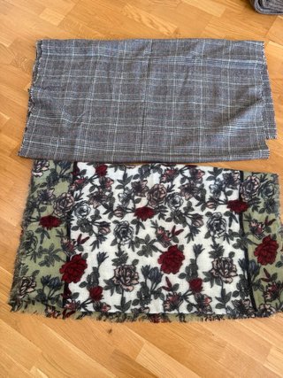 Sciarpe da donna grigie e fiori multicolori