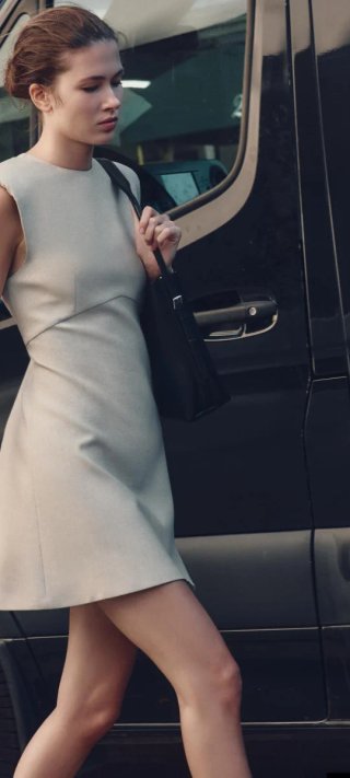 Vestido corto beige