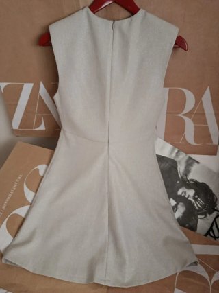 Vestido corto beige