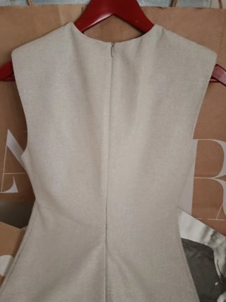 Vestido corto beige