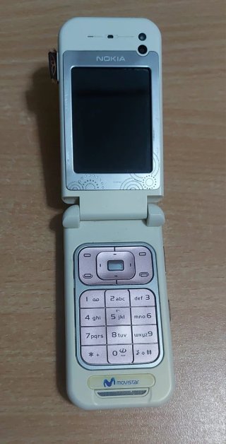 Móvil Nokia 7390 ( para piezas )